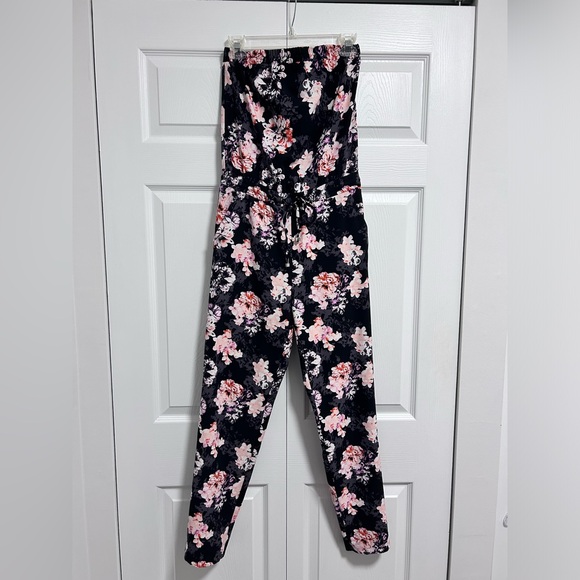 Dynamite Floral Romper - Picture 1 of 6